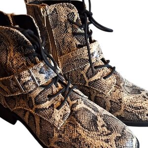 NEW Express Womans Faux Snakeskin Lace-Up Chelsea Boots 7